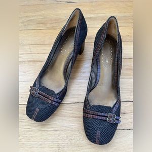 Brown tweed pumps